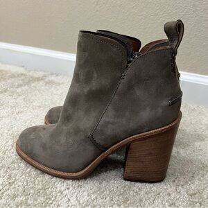 UGG Pixley Stacked Heel Ankle Boots Bootie Mysterious Grey Leather 1095057 Sz 8